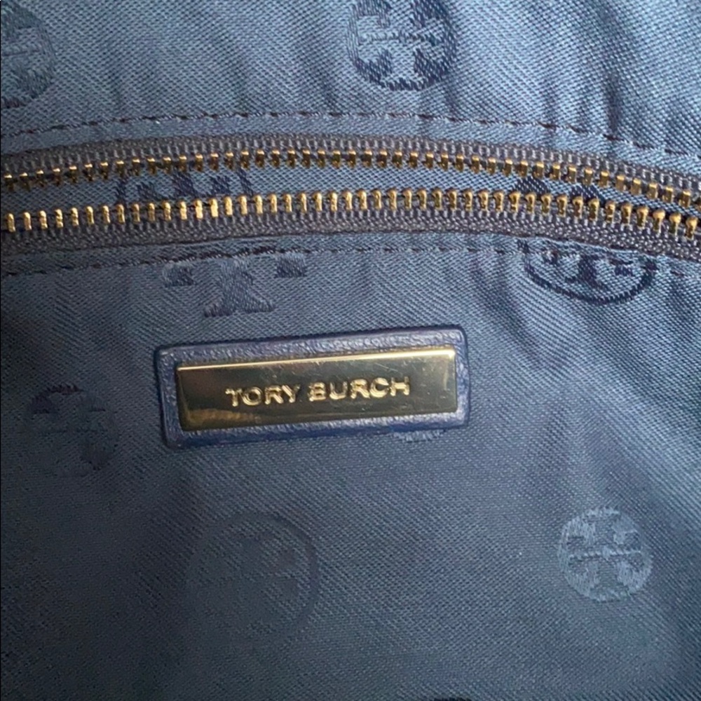 Tory Burch Quilted Diamond Tote - Navy Blue - Picture 5 of 16